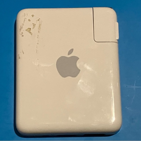 Apple AirPort Express Base Station - Picture 2 of 3